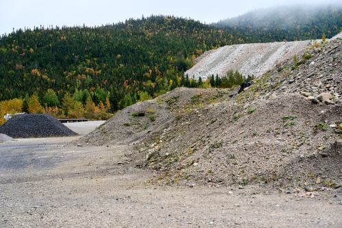 Saison,Été,Industriel,Mine,MRC Côte-de-Gaspé,Région,Murdochville,Ville,Quartier défavorisé,Ville de montagne,Petite ville,Jour,Temps